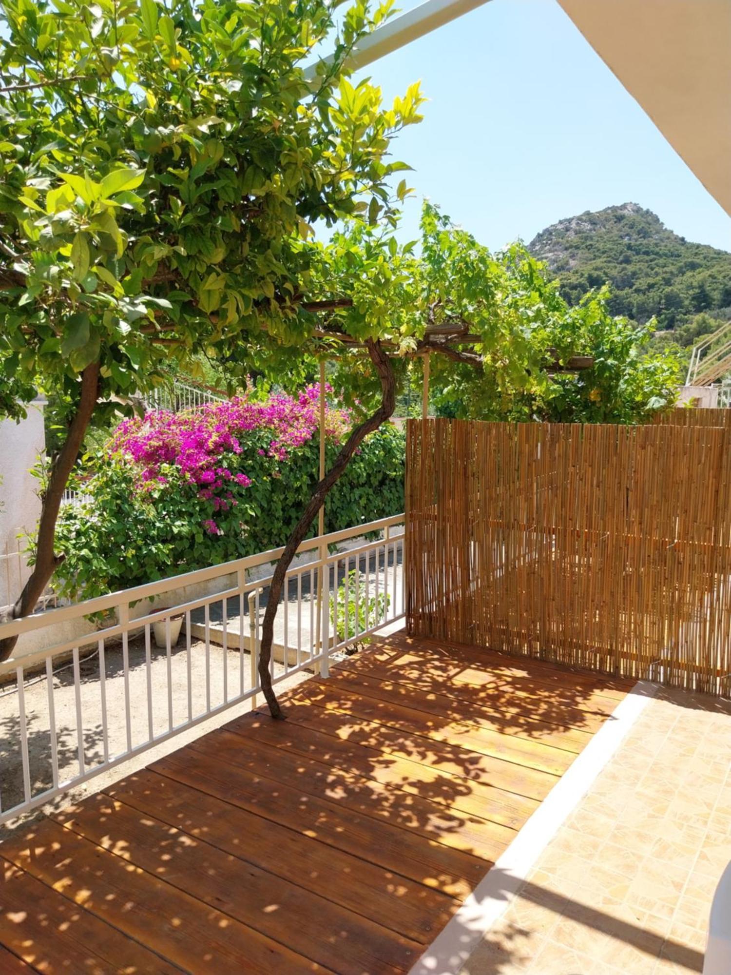 George'S Apartment Agia Marina  Exterior photo