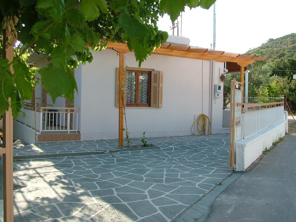 George'S Apartment Agia Marina  Room photo