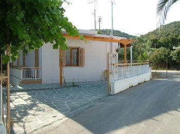 George'S Apartment Agia Marina  Exterior photo